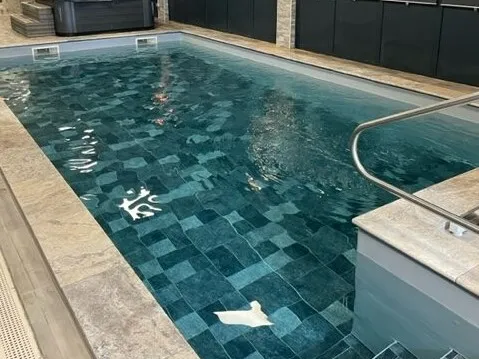 Bassin intérieur chauffé dédié à l'aquagym